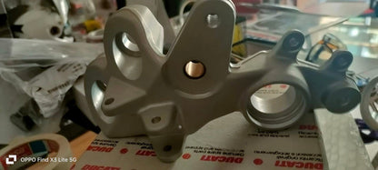 Supporto Pedana Dx Ducati Hypermotard 1100 Multistrada 1000-1100 codice prodotto 82420711a -8241071a