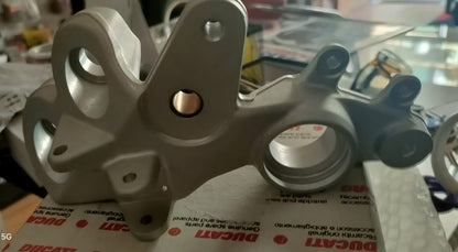 Supporto Pedana Dx Ducati Hypermotard 1100 Multistrada 1000-1100 codice prodotto 82420711a -8241071a